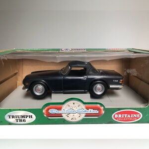 ERTL Britains Collectibles Triumph TR6 1/18 Diecast Metal Car in Box